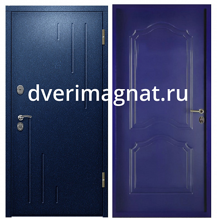 Синяя входная дверь в частный дом